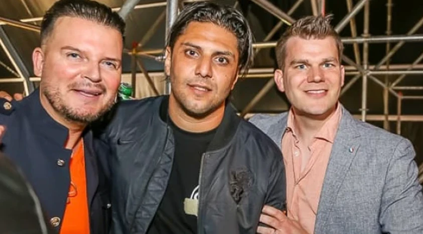 Elias met vrienden