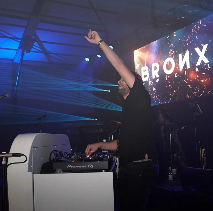 Wat kost het om DJ Bronx in te huren