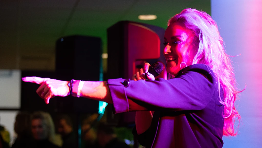 Zangeres Samantha Steenwijk